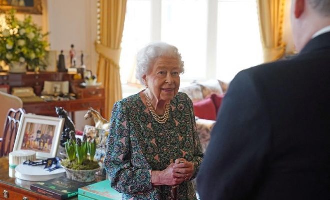 95 year old queen elizabeth tested positive for covid 19