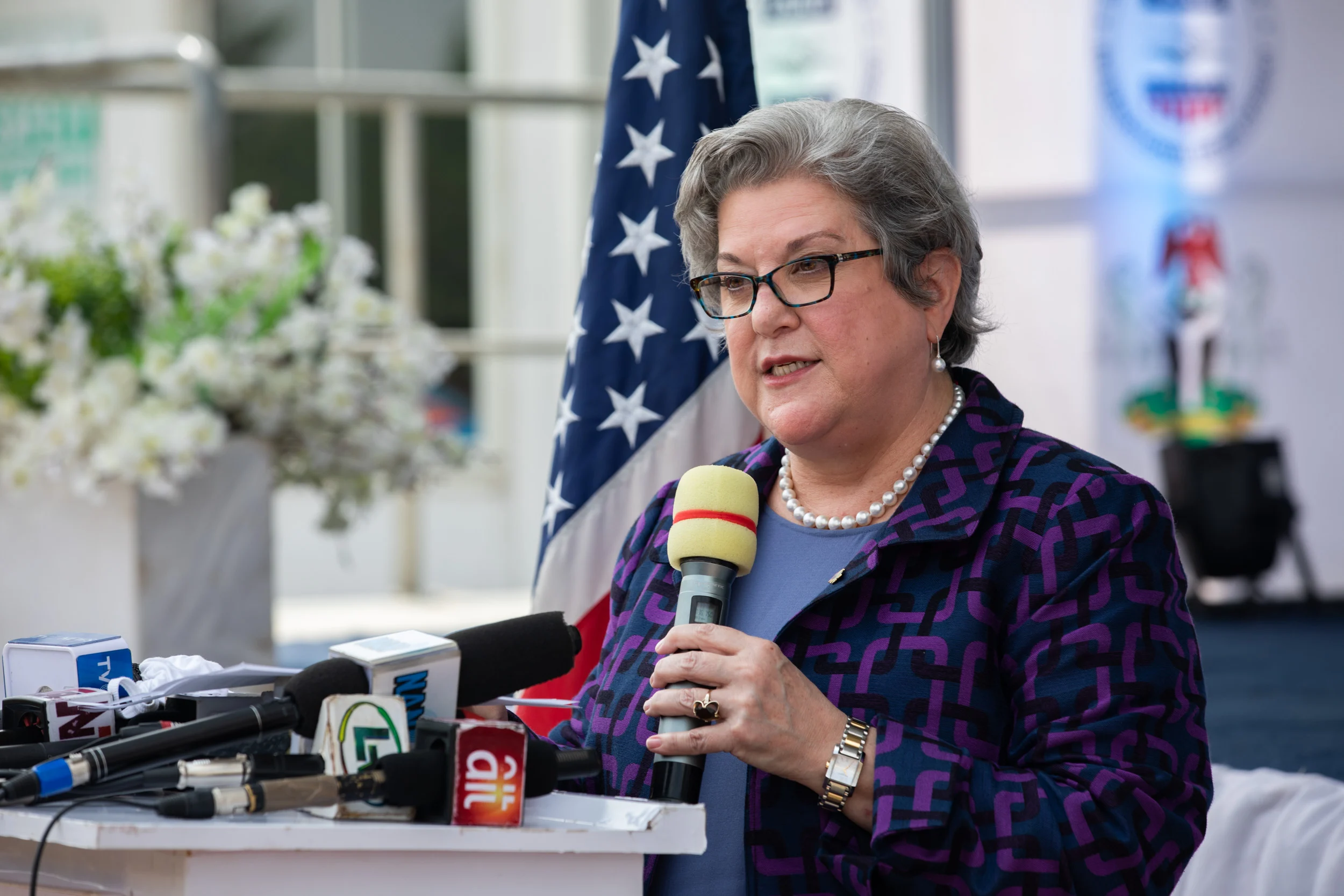 us ambassador to nigeria mary beth leonard