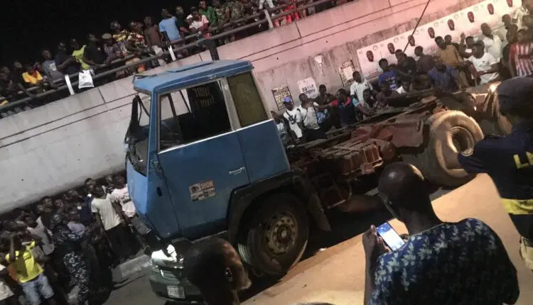 trailer falls from ojuelegba bridge 4 750x430