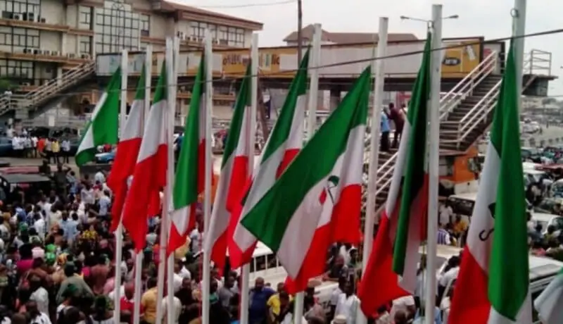 2000 apc members supporters decamp to pdp laud ikpeazus developmental strides in abia