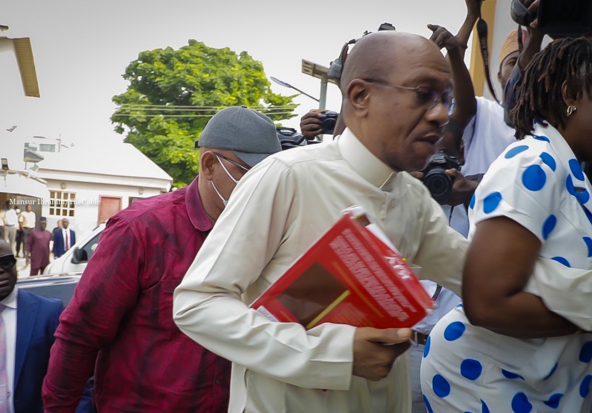 godwin emefiele arrived court with bible 1